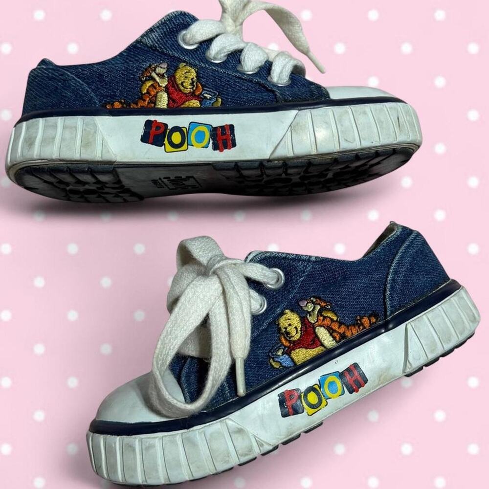 Vintage 90s winnie the pooh baby shoes